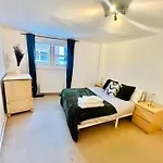 Captivating 2-Bed Apartment In Clapham